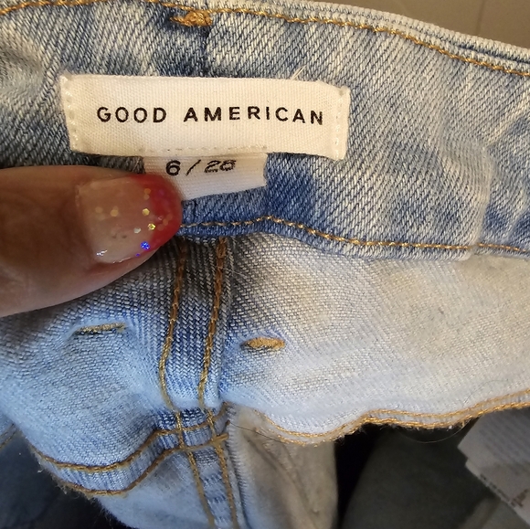 Good American Good Classic Natural Fray Hem in Indigo - Picture 4 of 5